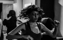 Movimentos para nos ajudar a respirar melhor, com a bailarina Isabela Severi