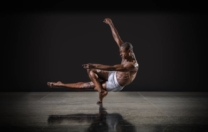 Bailarino José Alves, do Ballet Black, conta sua trajetória, de uma comunidade de Salvador até os palcos de Londres